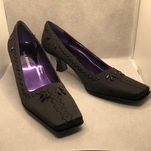 NWOT Enzo Angiolini Sz 8 Black Kitten Heels